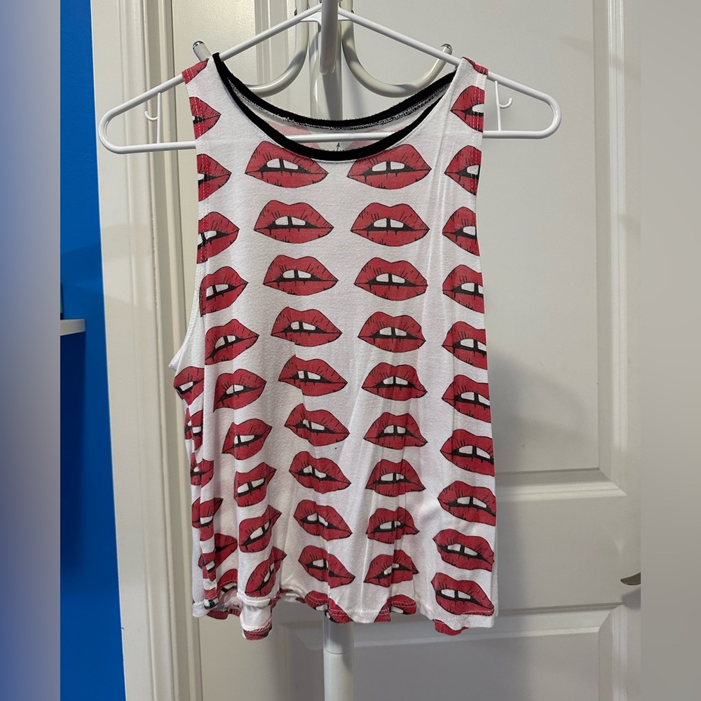 LIP PRINT TANK TOP